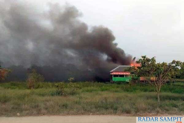 Rumah almarhum seniman pantun seloka Kobar yang dibobol pencuri dan diduga dibakar