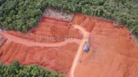 Tambang galian C ilegal di Desa Bukit Raya, Kecamatan Cempaga Hulu, yang merusak hutan. Kabarnya kasus ini sudah ditangani Mabes Polri.(IST/RADAR/SAMPIT)