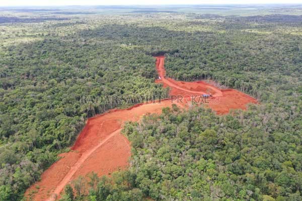 Lokasi tambang galian C di Desa Bukit Raya, Kecamatan Cempaga Hulu yang diduga ilegal kini menjadi bidikan jaksa.(dok.Radar Sampit)