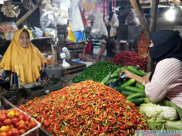 Harga lombok di pasar tradisional di Kota Sampit