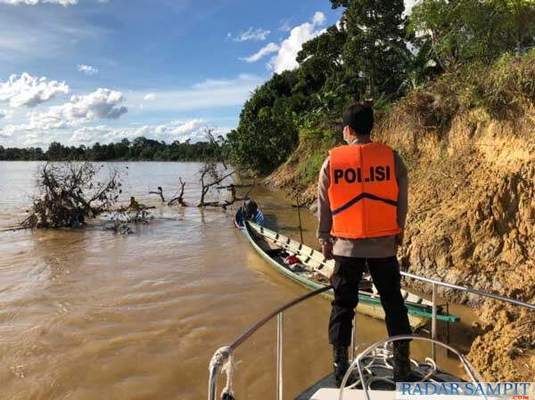 Personel Polsek Tewang Sangalang Garing dan Pulau Malan bersama BPBD melakukan pencarian terhadap lansia yang hilang