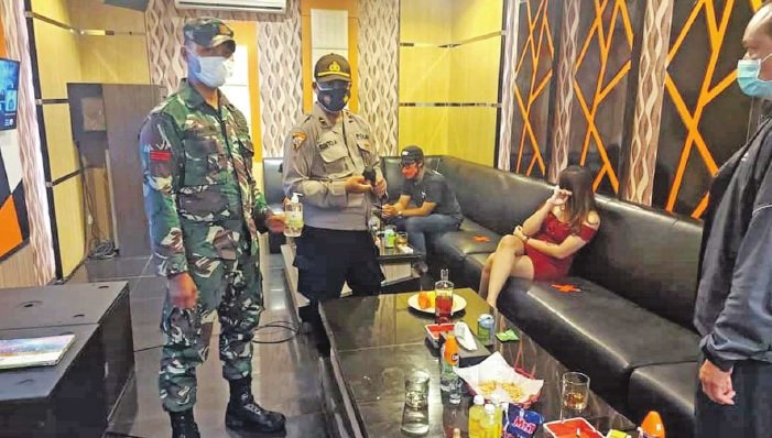 TNI dan Polri, saat melakukan sidak di salah satu THM Jalan HM Arsyad, Sampit