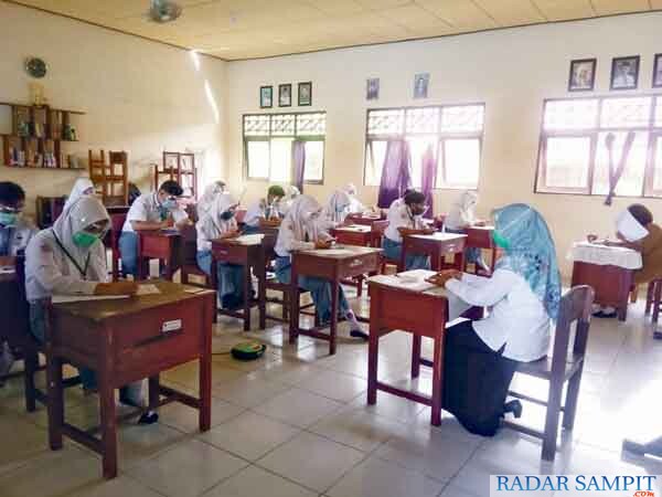 Ribuan Siswa SMA di Kotim Ujian Sekolah secara Daring dan Luring