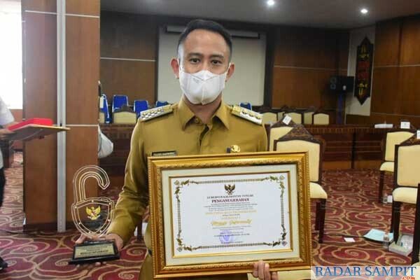 Wali Kota Palangka Raya Fairid Naparin