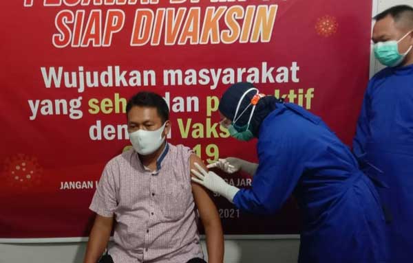 Wartawan di Kabupaten Seruyan mengikuti vaksinasi Covid-19