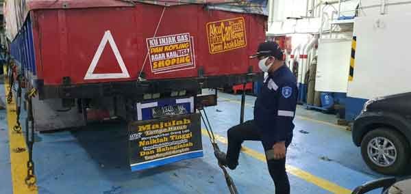 TRUK Truk Logistik Diberi Dispensasi
