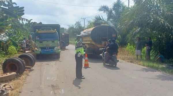 ban-truk-lepas Tabrakan