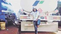 Ella Hayani Sopir Truk Fuso