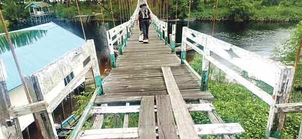 Jembatan Gantung Pantai Sei Bakau