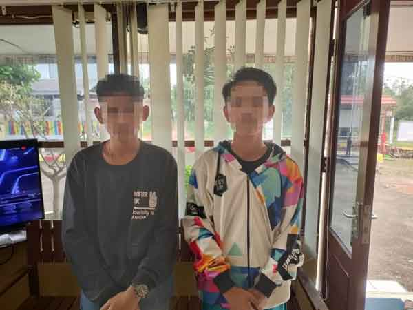 Lempar Batu ke Truk