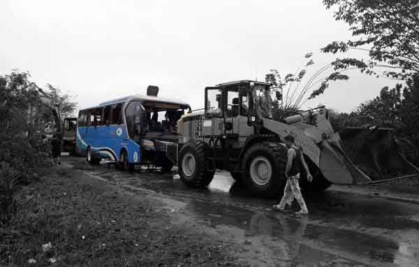 BUS-MAUT Kecelakaan Tunggal Bus Damri