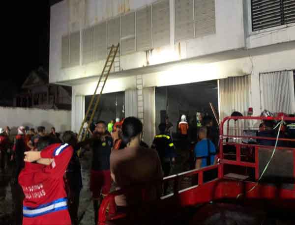 Dealer motor Nyaris Terbakar