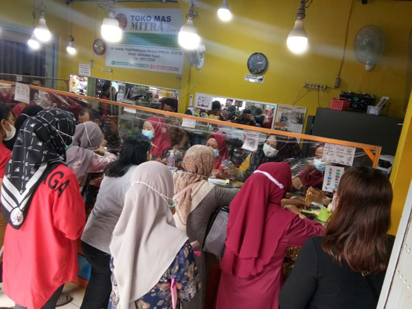 Toko Emas di Sampit Diserbu