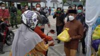 Wali Kota Bagikan Sembako