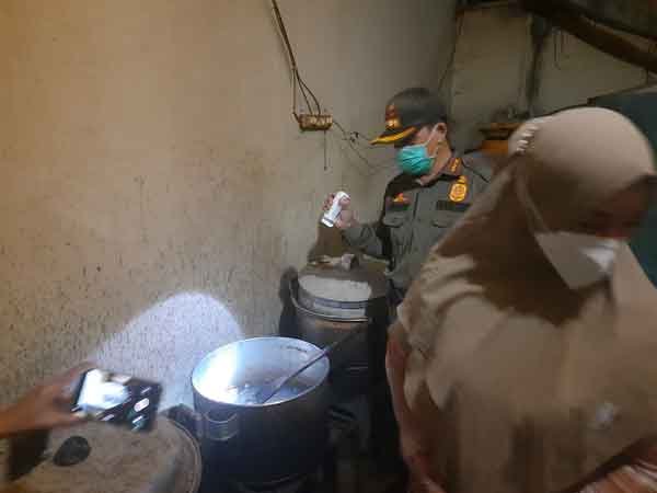 Gerebek Pabrik Miras