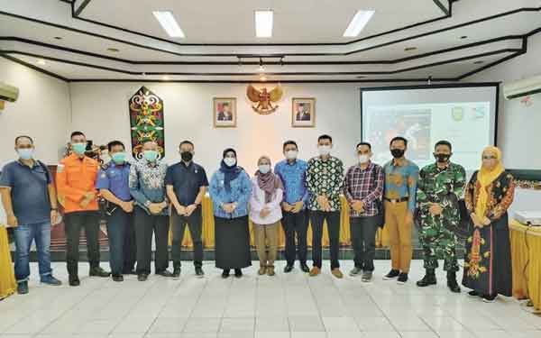 Lomba Balap Perahu Ces Ditunda
