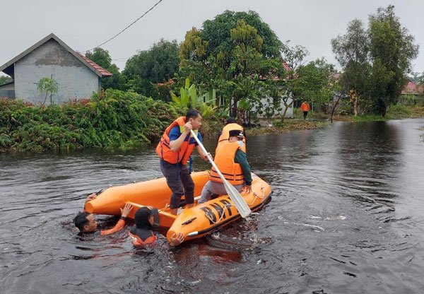 bupati-kotim-tinjau-banjir Bupati Pimpin Kerja Bakti