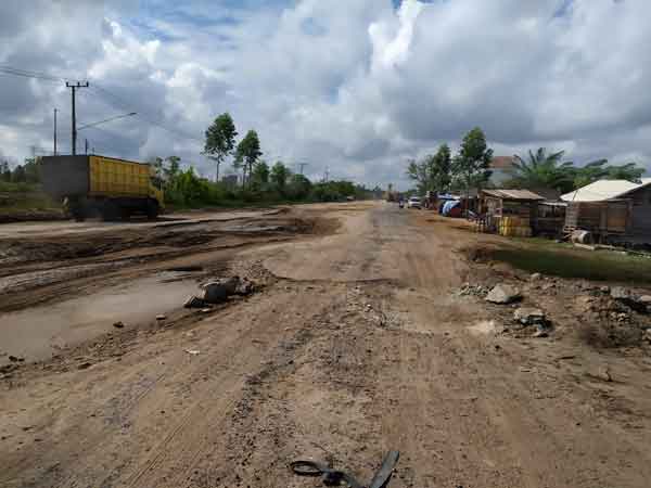 Melintas di Sini Roda Kendaraan Bisa Lepas