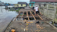 Jembatan Bantaran Arut Sudah Tak Layak