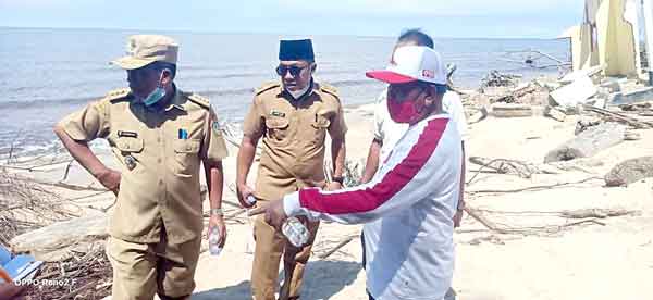 Abrasi Pantai Dekati Makam Ulama di Ujung Pandaran