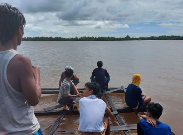 Kelotok Karam di Sungai Kapuas