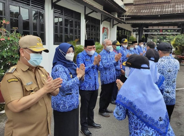 Hari Pertama Masuk Kerja Bupati dan Wakil Bupati Kotim
