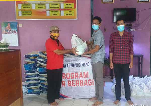 PT PAM Bagikan Ratusan Paket Bahan Pokok