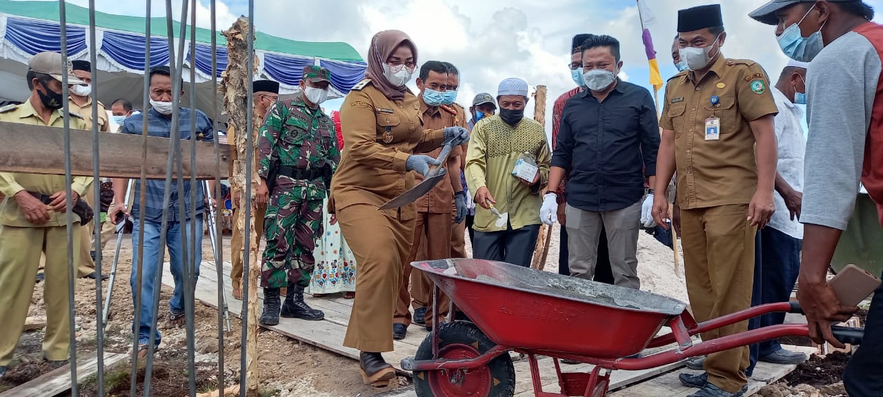 Irawati Ajak Umat Makmurkan Masjid