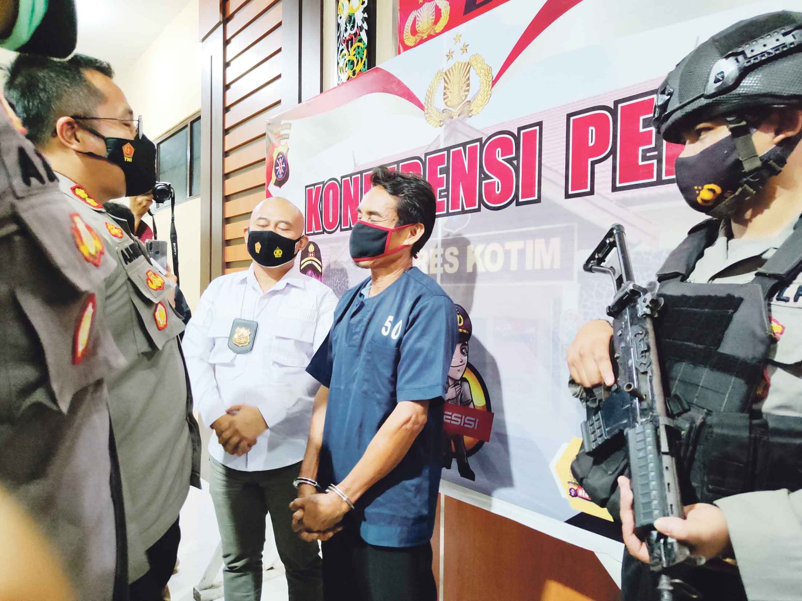 HABISI ISTRI Suami Tikam Istri Sebelas Kali