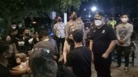 Banyaknya kerumunan di sejumlah kafe