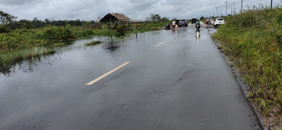 tergenang banjir pangkalan bun kolam