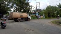 melarang angkutan truk