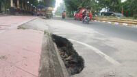 Lubang Menganga di Jalan Dibiarkan