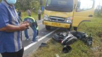 Salip Tronton Tabrak Truk Pengendara Motor Tewas