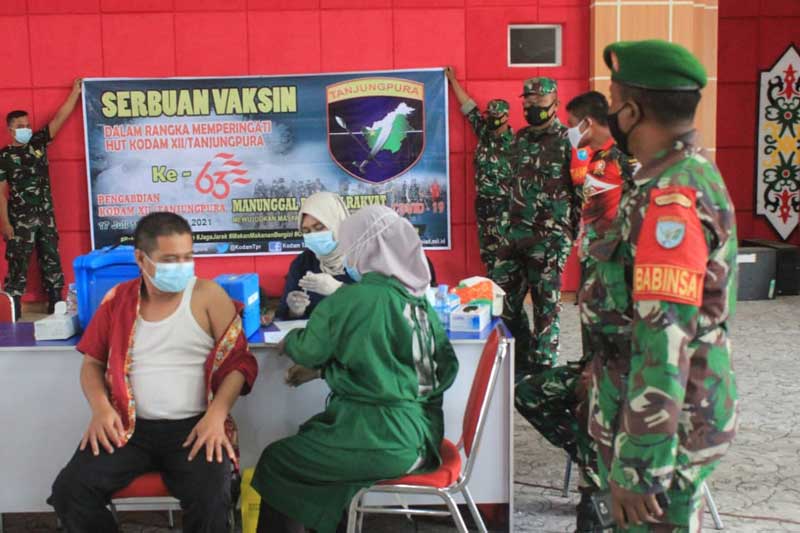 TNI dan Polri Turut Gelar Vaksinasi