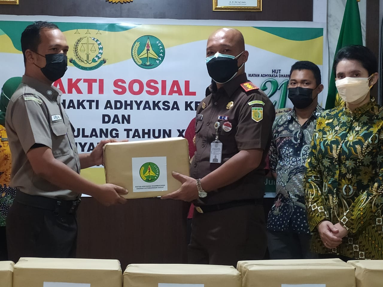 bakti sosial,Kejari Kobar Bagikan 250 Paket Sembako