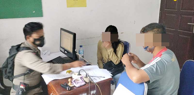 Dua Sejoli Digerebek Petugas saat Tertidur