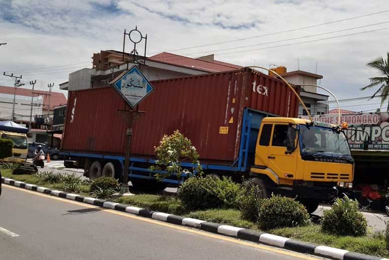 Kontainer Langgar Jam Melintas Dalam Kota Harus Disanksi