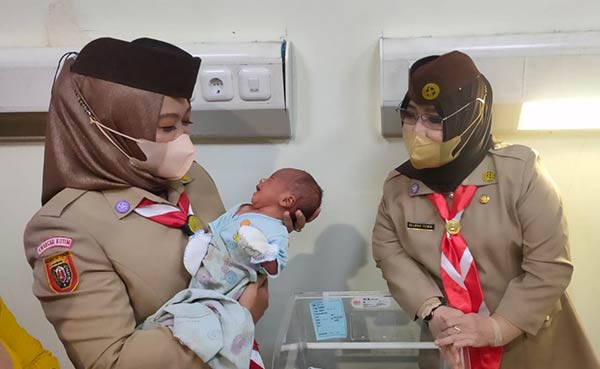 Suami Jarang Pulang Bayi Jadi Korban