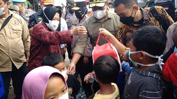 MENTERI-SOSIAL menteri sosial