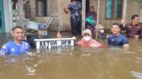 Mensos Tinjau Banjir di Kalteng