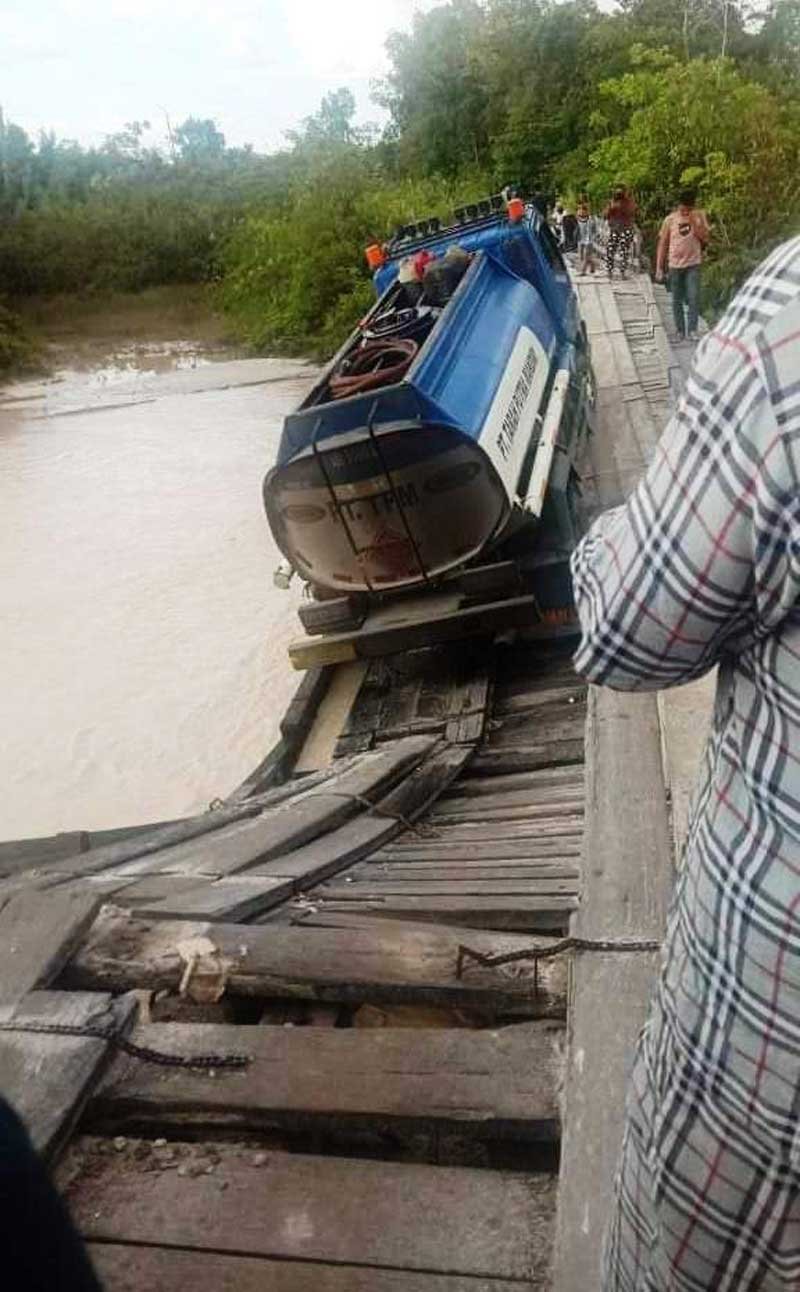 Jembatan Sei Rawi I Ambruk