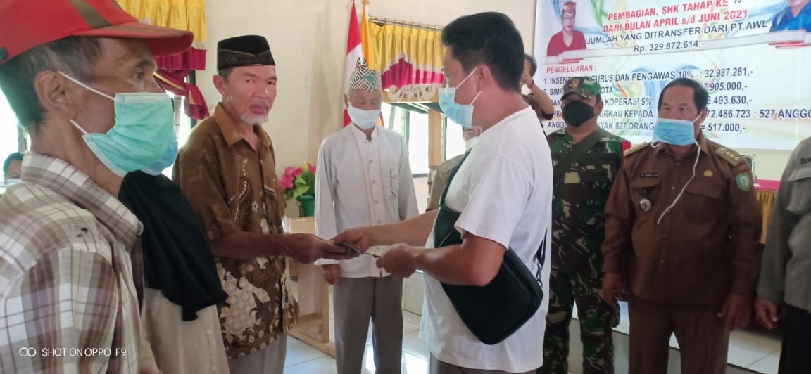 Pengurus Baru Koperasi Santuai Jaya Bagikan SHK