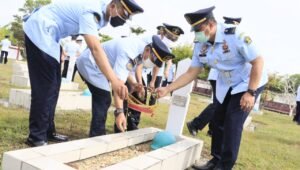 Bapas Sampit Tabur Bunga ke Taman Makam Pahlawan Batarung Sampit