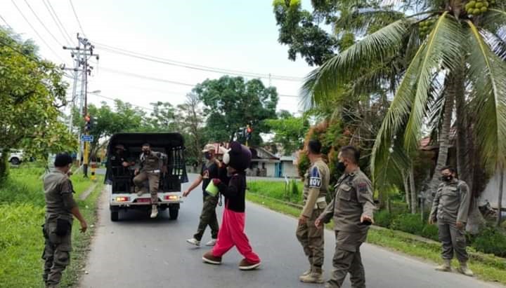 Kapuas,Ketika Para Badut Disatroni Satpol PP