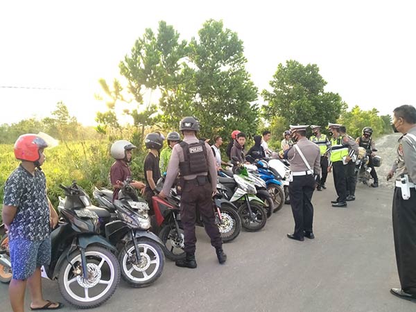 Aksi balap liar yang sering terjadi di Sampit mengganggu ketertiban lalu lintas