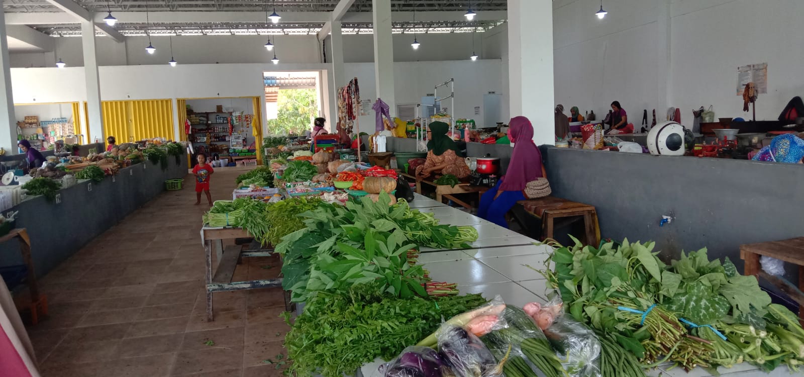 pengunjung pasar sepi pasar sungai bulin pangkalan bun