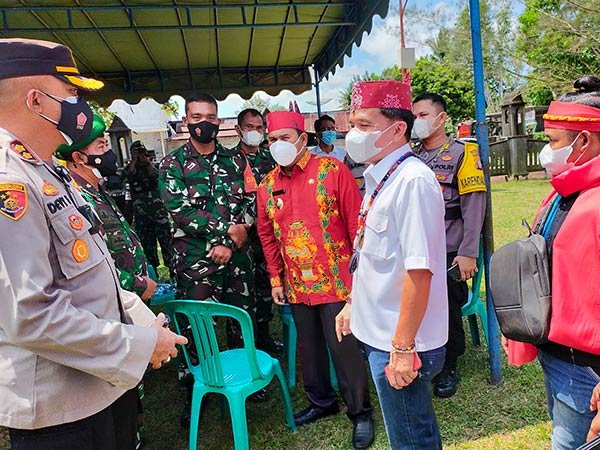 SIDANG-ADAT Ketua Dewan Adat Dayak (DAD) Kalimantan Tengah Agustiar Sabran meminta semua pihak agar tetap menjaga kerukunan di Kalteng