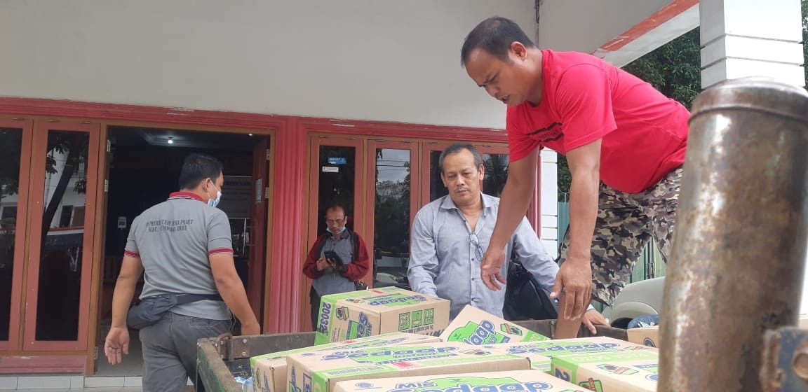PT Duta Borneo Pratama Salurkan Ribuan Paket Sembako