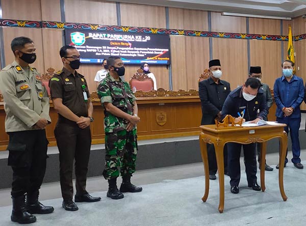 Pemerintah Kabupaten Kotawaringin Timur (Kotim) bersama DPRD Kotim akhirnya mengesahkan Anggaran Pendapatan Belanja Daerah (APBD) Kotim tahun 2022